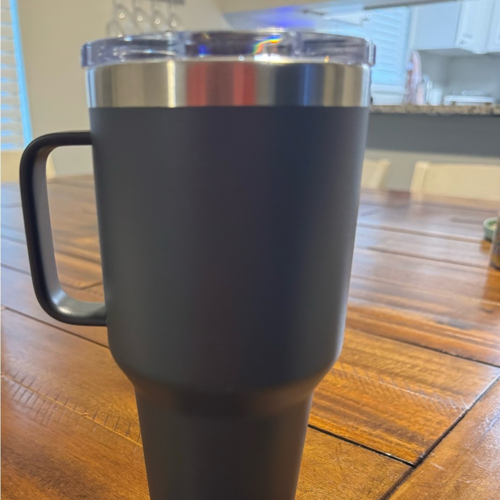 Yeti 30 oz Mug with Handle; Navy